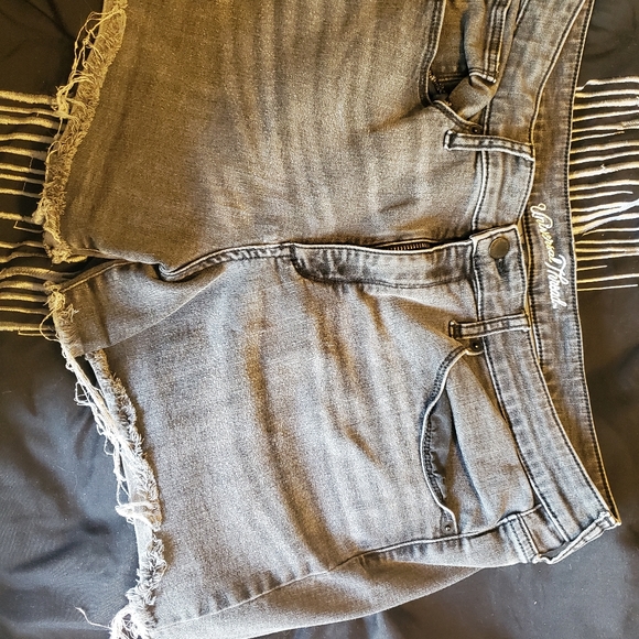 Shorts - Picture 3 of 5